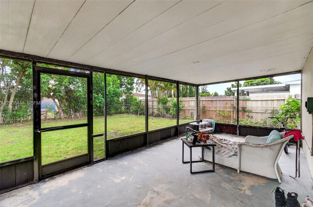 Active With Contract: $4,650 (4 beds, 2 baths, 1369 Square Feet)