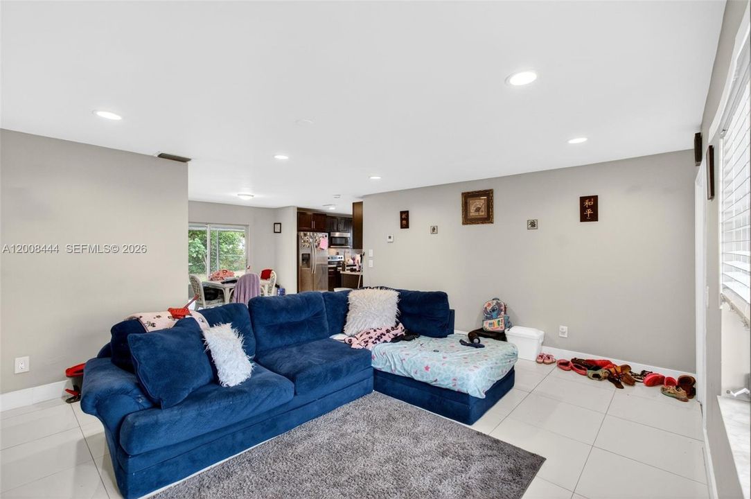 Active With Contract: $4,650 (4 beds, 2 baths, 1369 Square Feet)