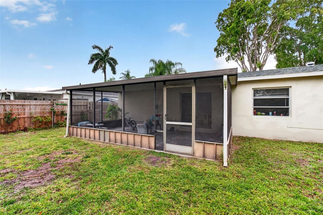 Active With Contract: $4,650 (4 beds, 2 baths, 1369 Square Feet)