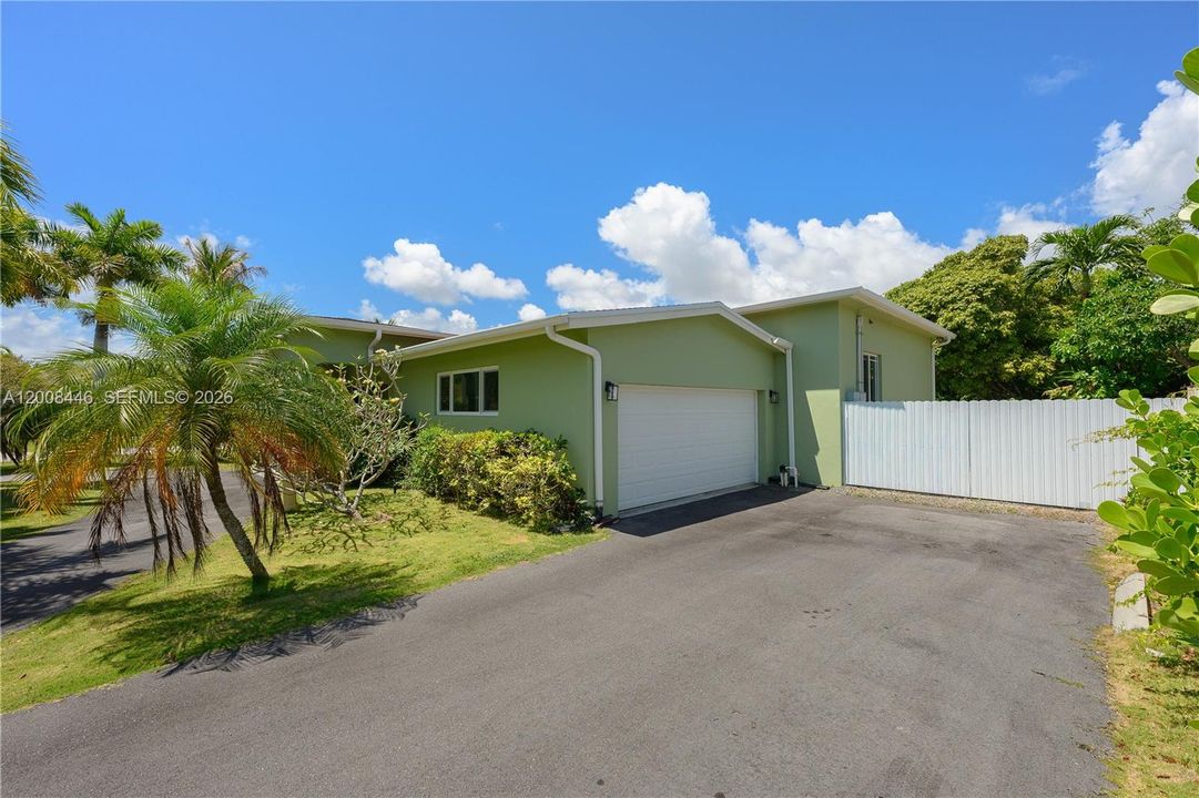 For Sale: $1,370,000 (5 beds, 3 baths, 3087 Square Feet)