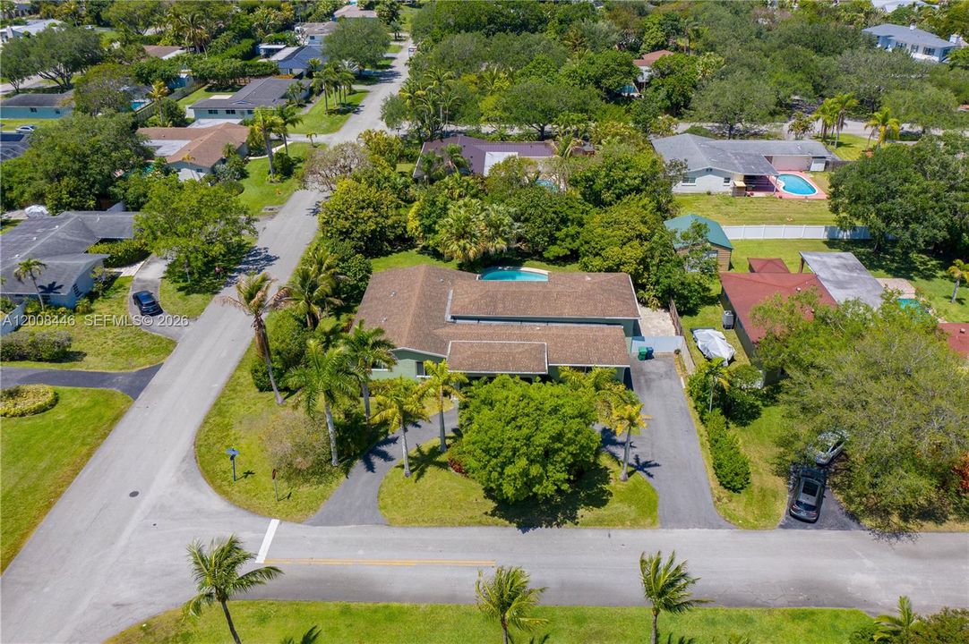 Great home with Tropical  Fruit Trees