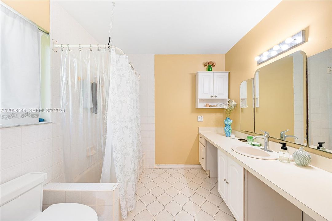 For Sale: $1,370,000 (5 beds, 3 baths, 3087 Square Feet)