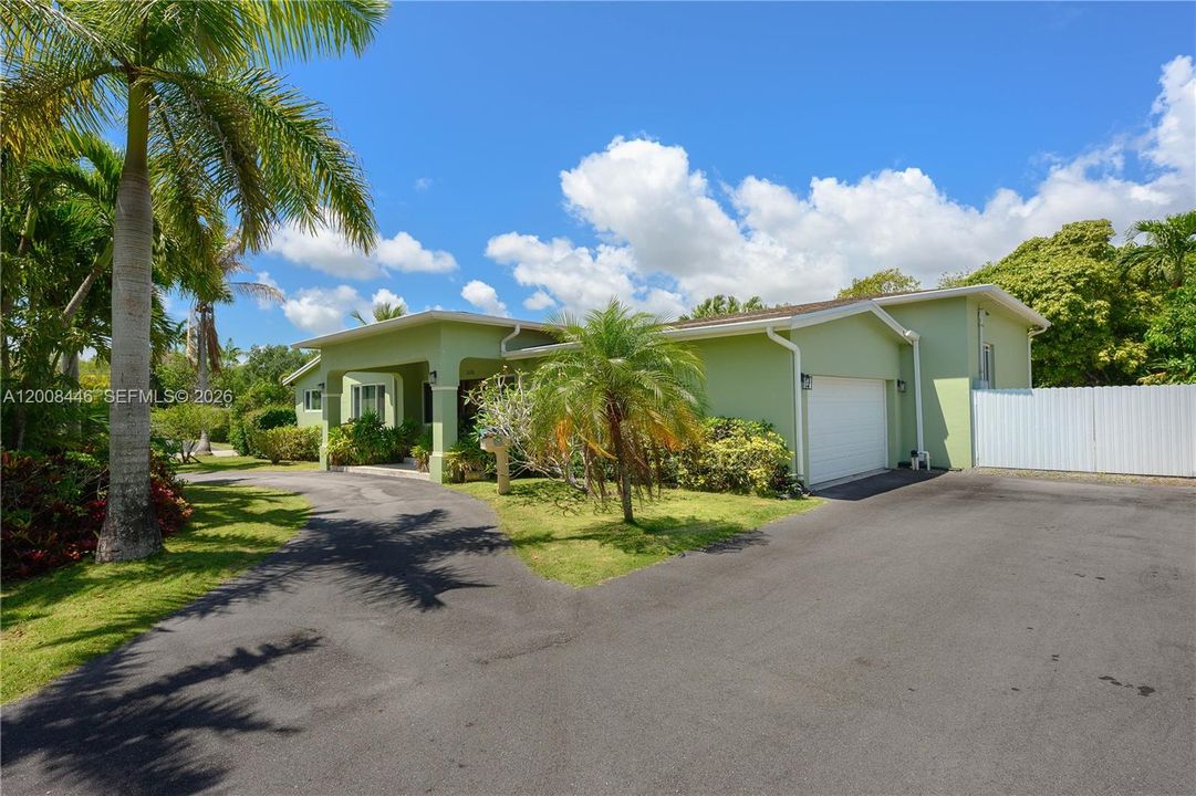 For Sale: $1,370,000 (5 beds, 3 baths, 3087 Square Feet)