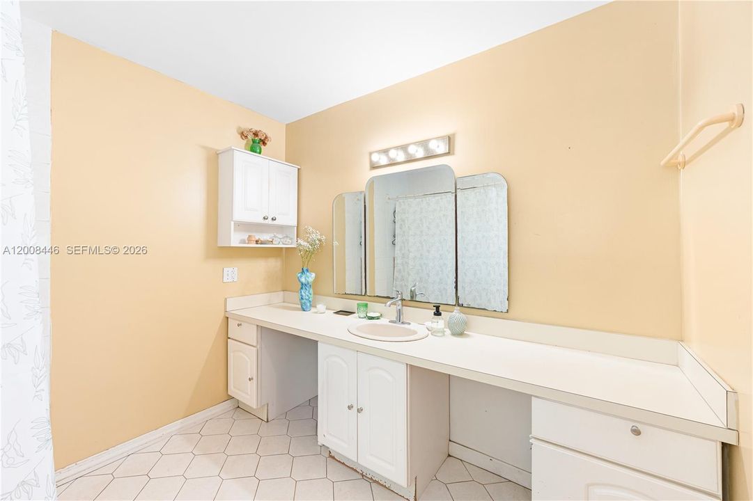 For Sale: $1,370,000 (5 beds, 3 baths, 3087 Square Feet)