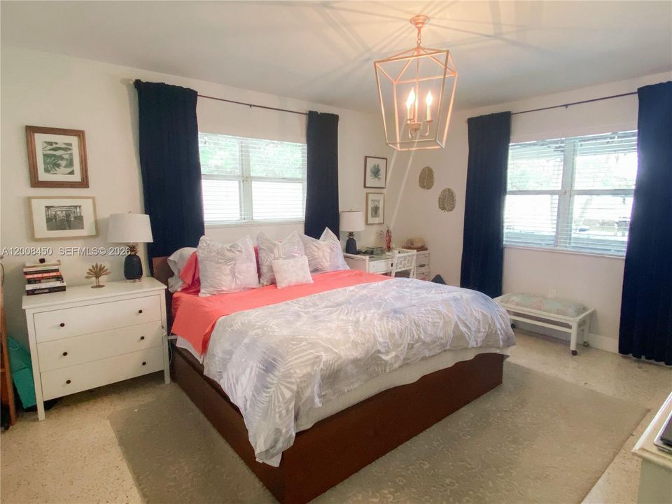 For Sale: $6,250,000 (3 beds, 2 baths, 2104 Square Feet)