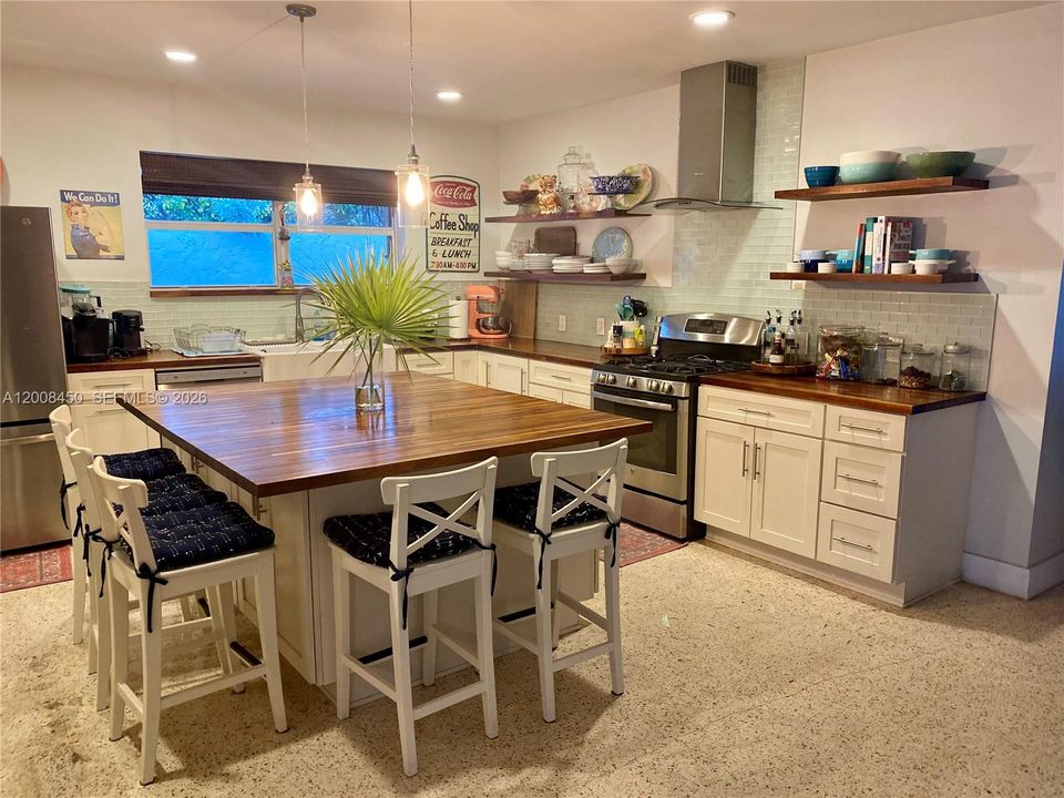 For Sale: $6,250,000 (3 beds, 2 baths, 2104 Square Feet)
