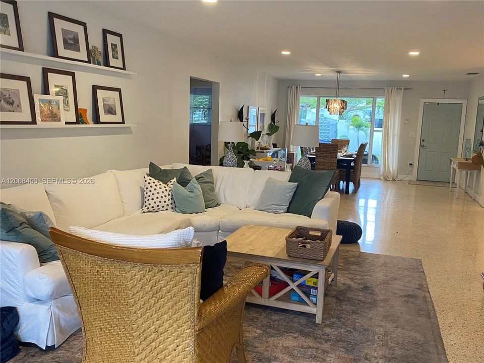 For Sale: $6,250,000 (3 beds, 2 baths, 2104 Square Feet)