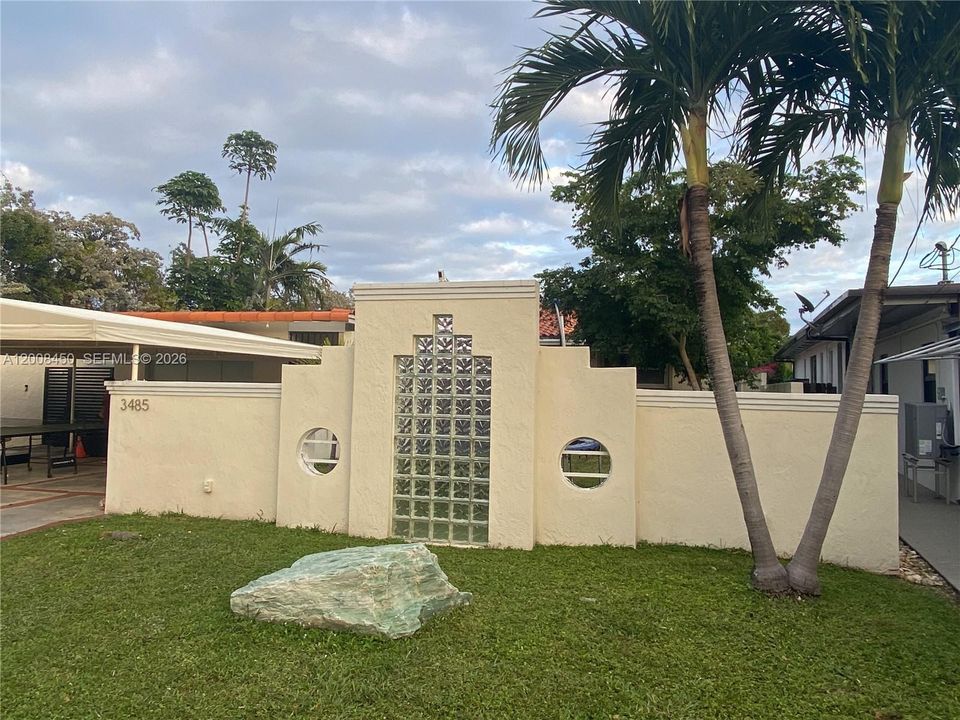 For Sale: $6,250,000 (3 beds, 2 baths, 2104 Square Feet)