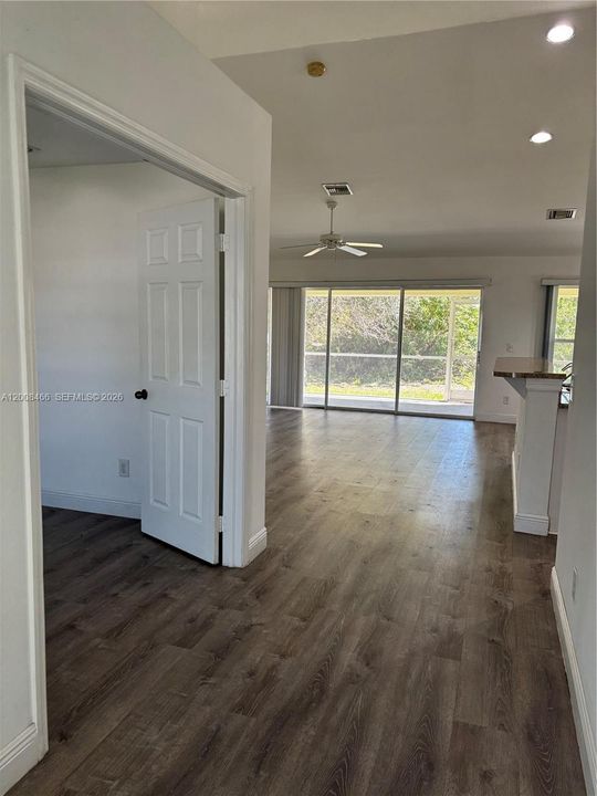 For Rent: $1,950 (3 beds, 2 baths, 1472 Square Feet)