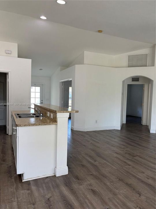 For Rent: $1,950 (3 beds, 2 baths, 1472 Square Feet)
