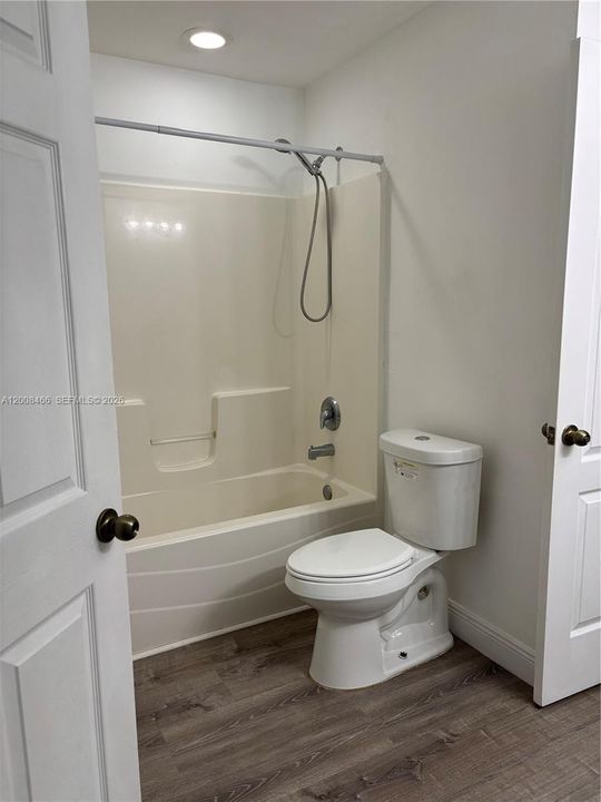 For Rent: $1,950 (3 beds, 2 baths, 1472 Square Feet)