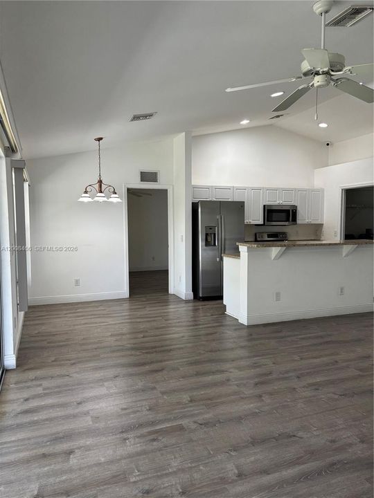 For Rent: $1,950 (3 beds, 2 baths, 1472 Square Feet)