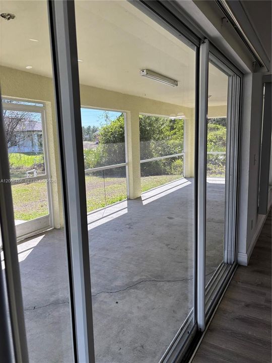 For Rent: $1,950 (3 beds, 2 baths, 1472 Square Feet)
