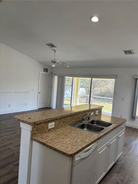 For Rent: $1,950 (3 beds, 2 baths, 1472 Square Feet)