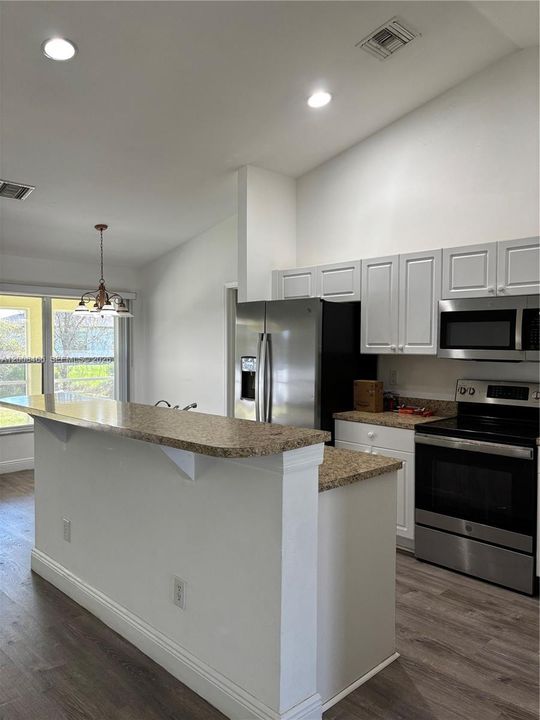 For Rent: $1,950 (3 beds, 2 baths, 1472 Square Feet)