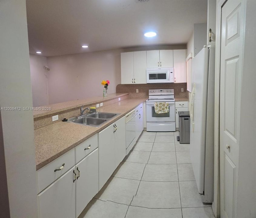 For Sale: $340,000 (3 beds, 2 baths, 1515 Square Feet)