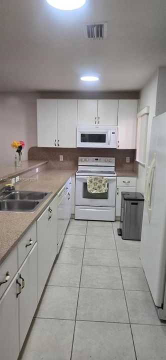 For Sale: $340,000 (3 beds, 2 baths, 1515 Square Feet)