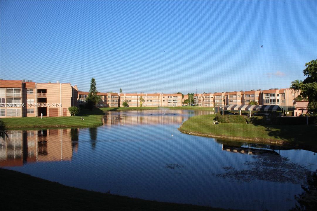 For Sale: $115,000 (2 beds, 2 baths, 850 Square Feet)
