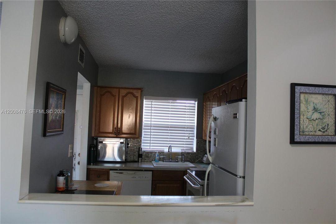 For Sale: $115,000 (2 beds, 2 baths, 850 Square Feet)