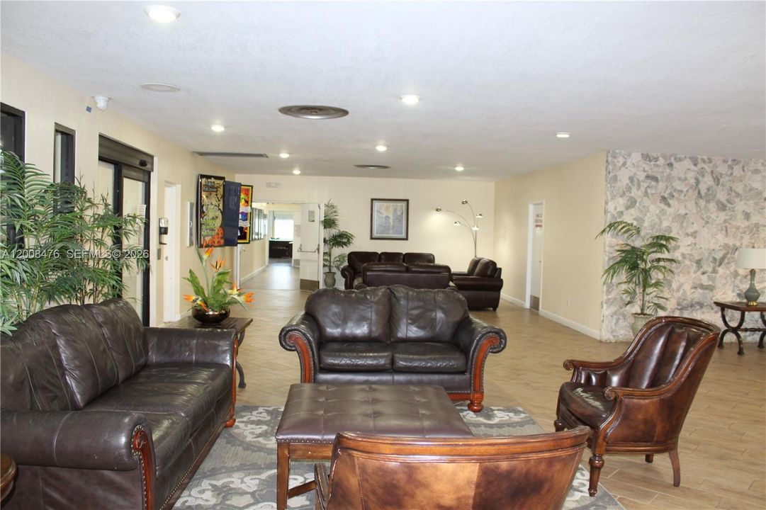 For Sale: $115,000 (2 beds, 2 baths, 850 Square Feet)