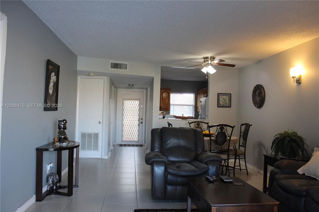 For Sale: $115,000 (2 beds, 2 baths, 850 Square Feet)