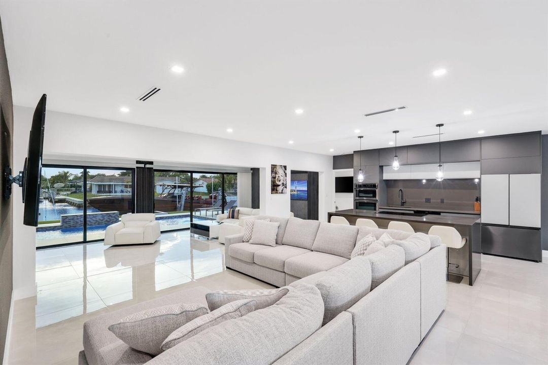 5641 Bayview Drive - 13.jpg-SMALL