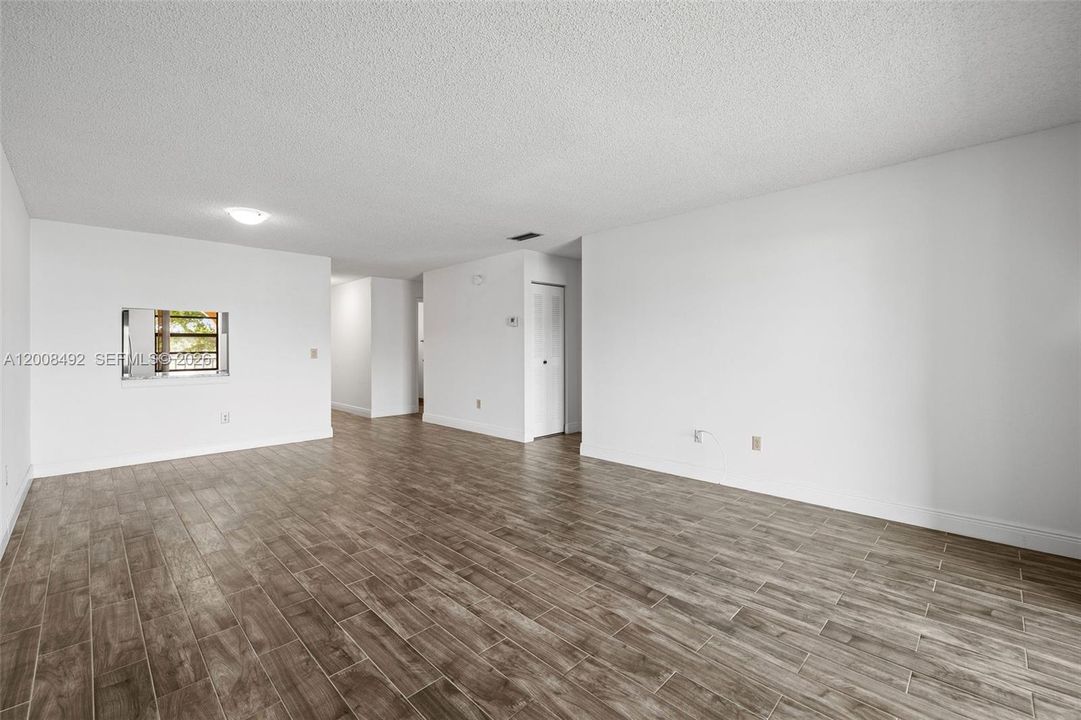 For Sale: $155,000 (2 beds, 2 baths, 1054 Square Feet)