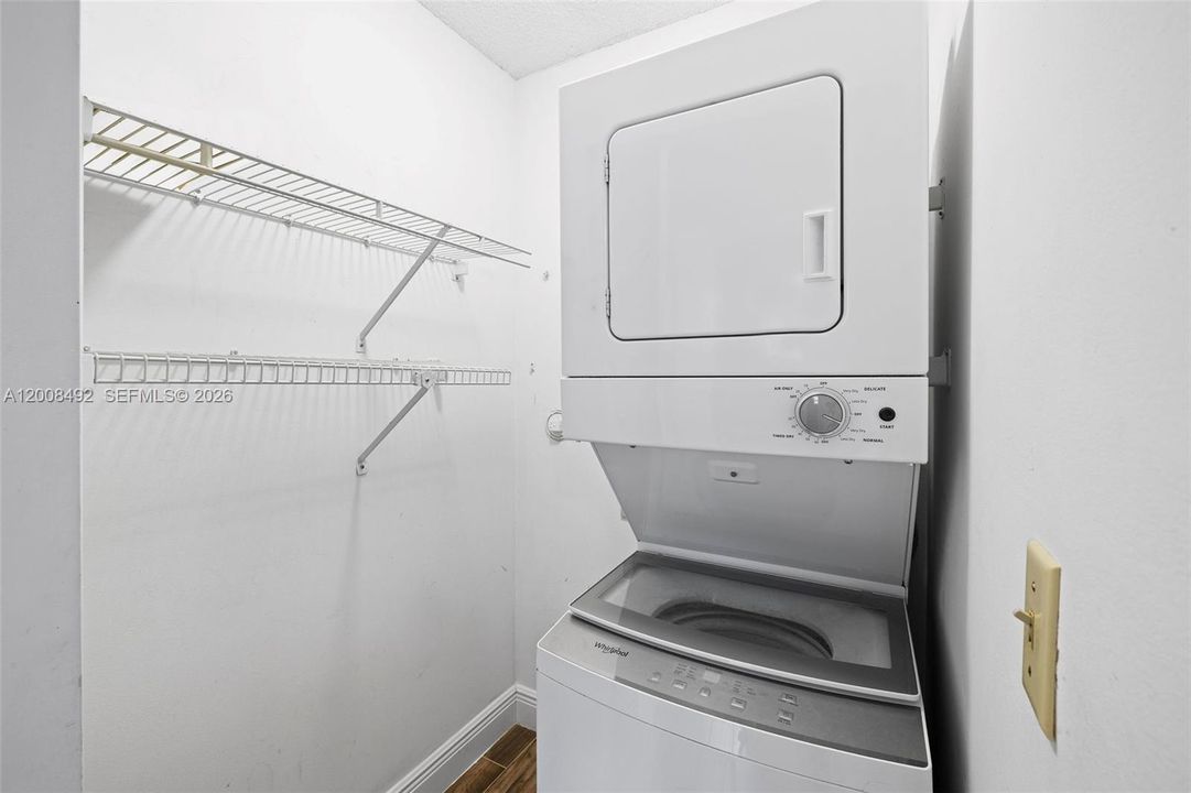 For Sale: $155,000 (2 beds, 2 baths, 1054 Square Feet)