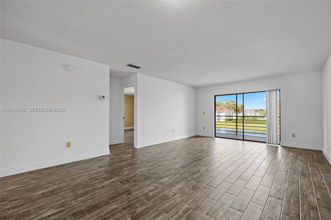 For Sale: $155,000 (2 beds, 2 baths, 1054 Square Feet)
