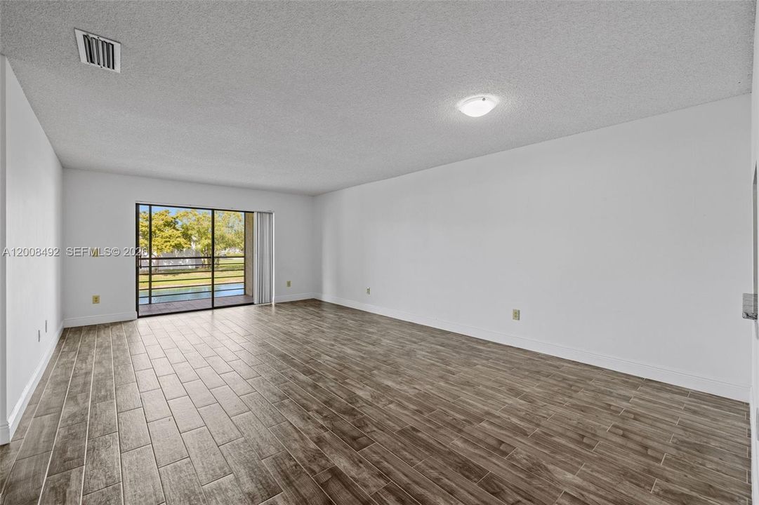 For Sale: $155,000 (2 beds, 2 baths, 1054 Square Feet)