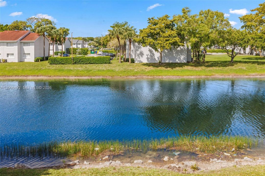 For Sale: $155,000 (2 beds, 2 baths, 1054 Square Feet)