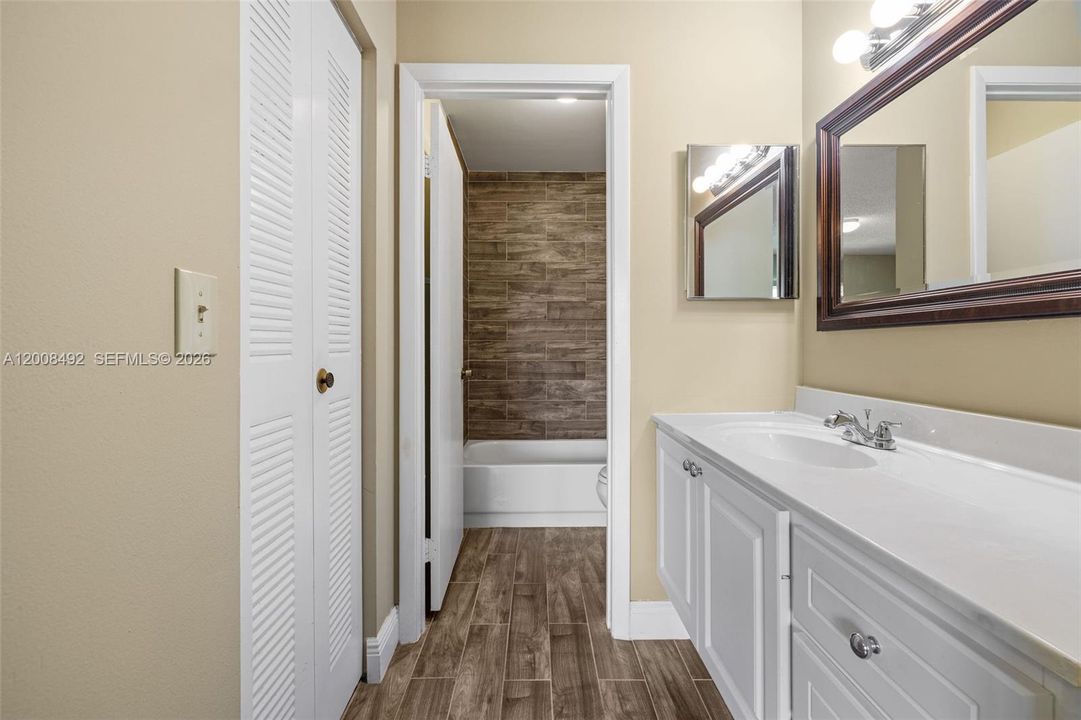 For Sale: $155,000 (2 beds, 2 baths, 1054 Square Feet)