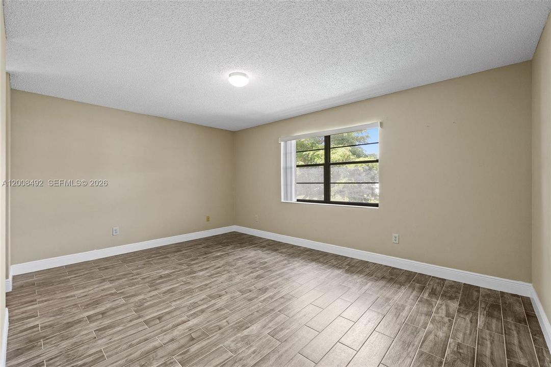 For Sale: $155,000 (2 beds, 2 baths, 1054 Square Feet)