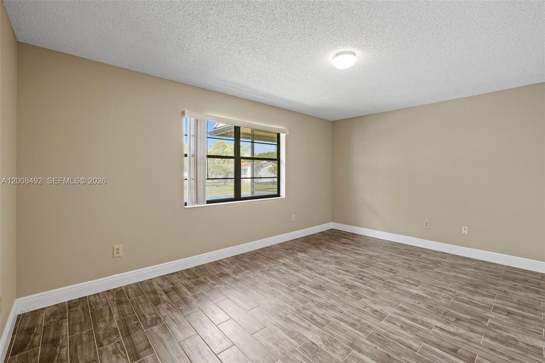 For Sale: $155,000 (2 beds, 2 baths, 1054 Square Feet)