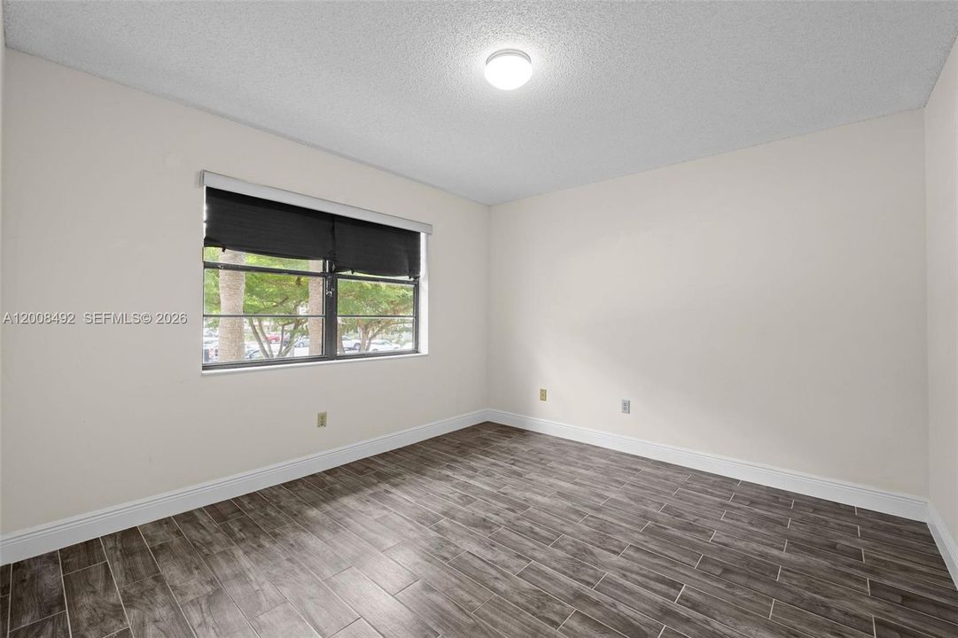 For Sale: $155,000 (2 beds, 2 baths, 1054 Square Feet)