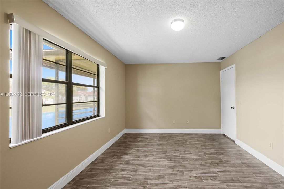For Sale: $155,000 (2 beds, 2 baths, 1054 Square Feet)
