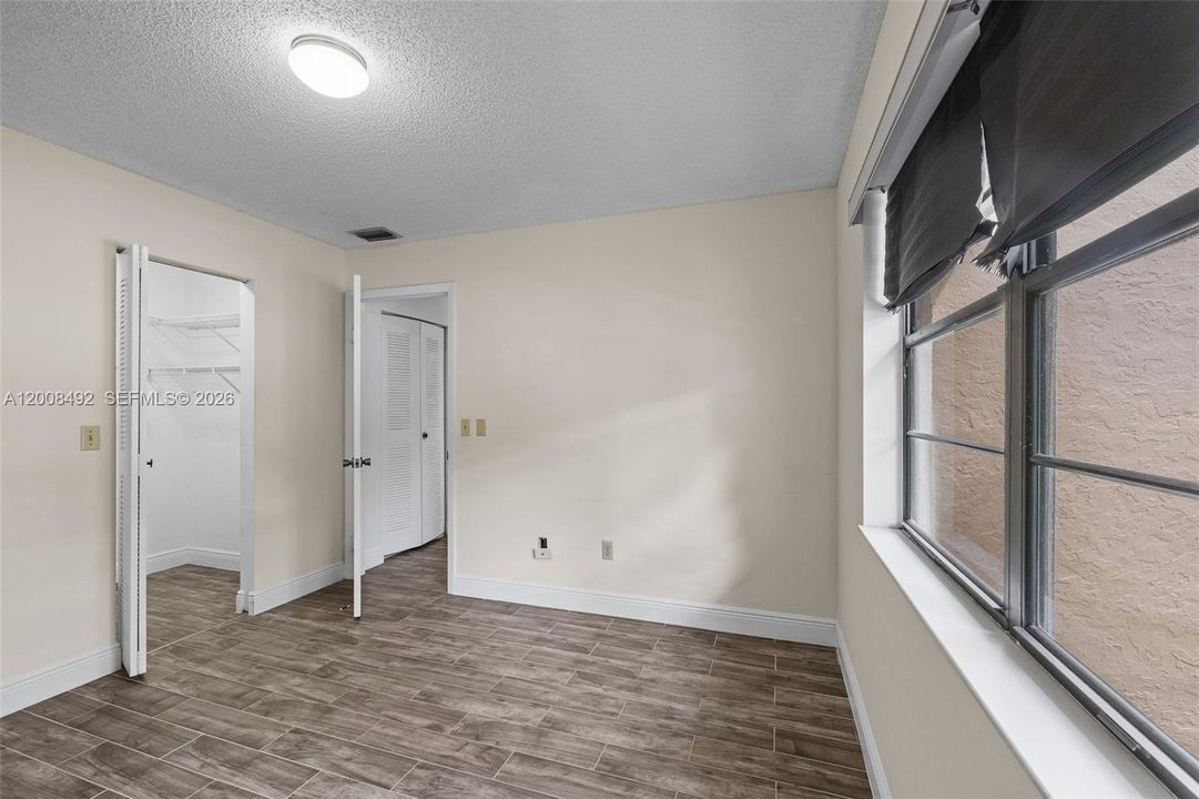 For Sale: $155,000 (2 beds, 2 baths, 1054 Square Feet)