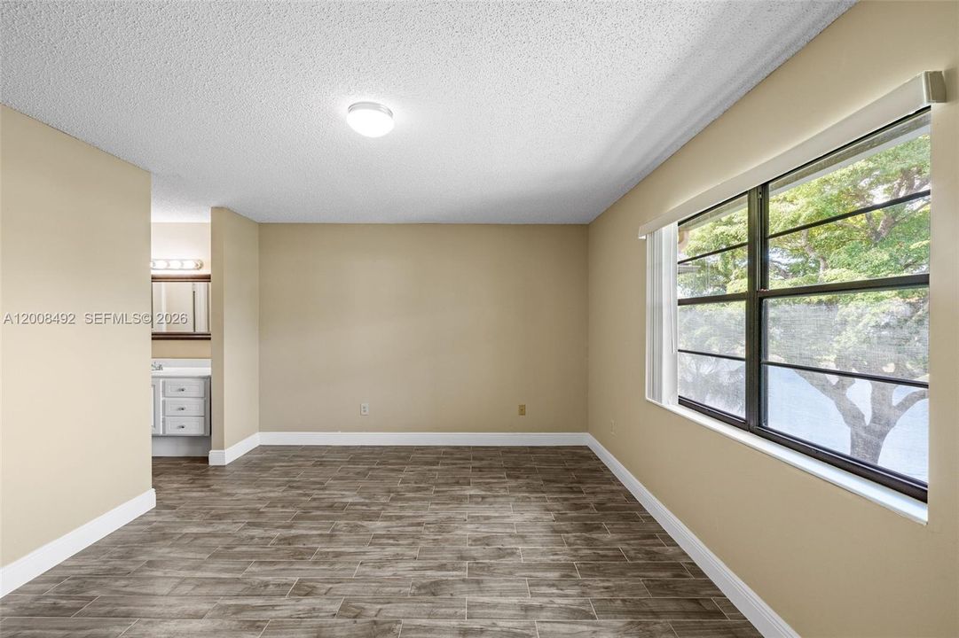 For Sale: $155,000 (2 beds, 2 baths, 1054 Square Feet)