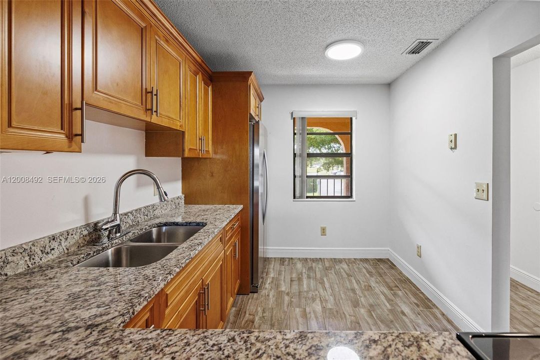 For Sale: $155,000 (2 beds, 2 baths, 1054 Square Feet)