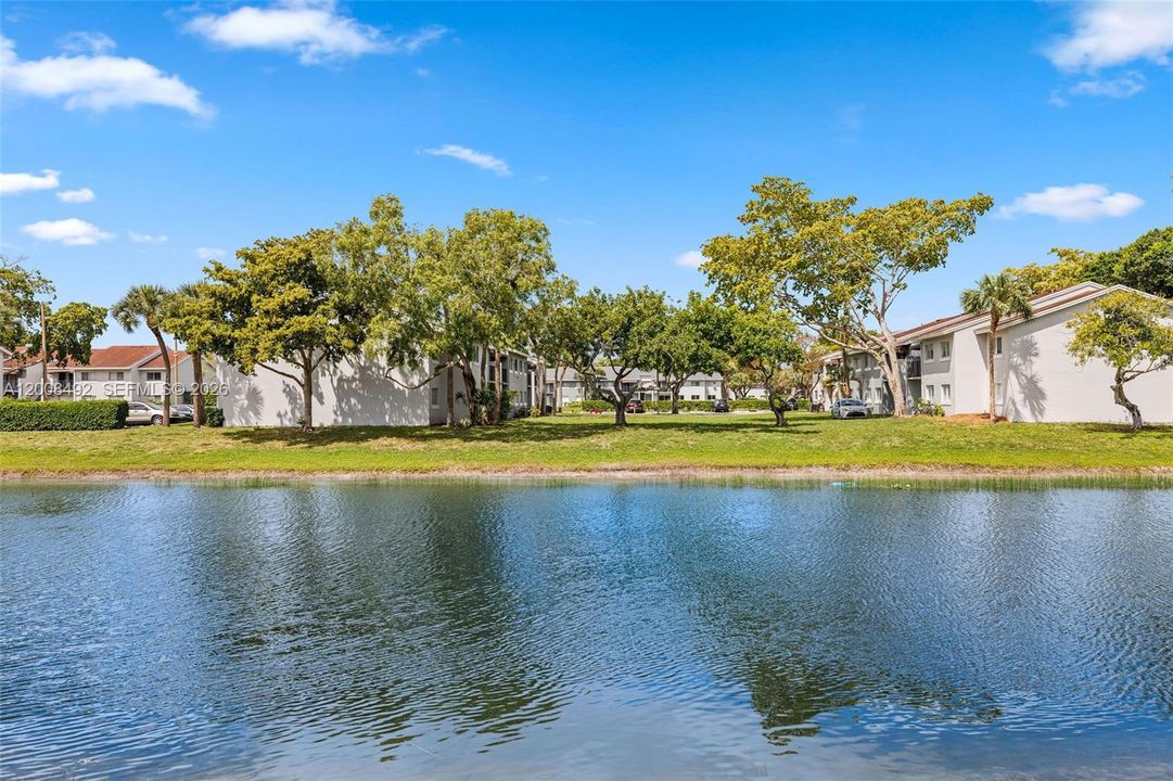For Sale: $155,000 (2 beds, 2 baths, 1054 Square Feet)