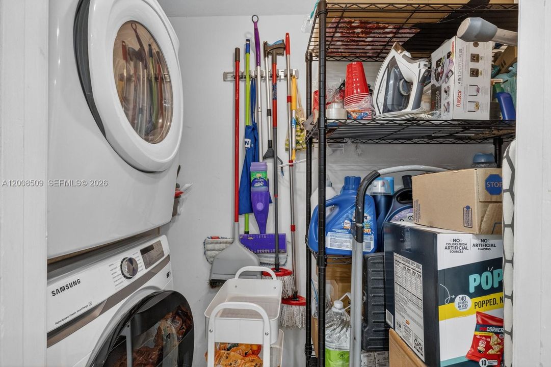 Activo con contrato: $6,500 (2 camas, 2 baños, 1547 Pies cuadrados)