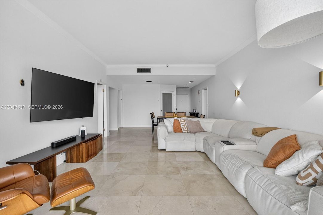 Activo con contrato: $6,500 (2 camas, 2 baños, 1547 Pies cuadrados)