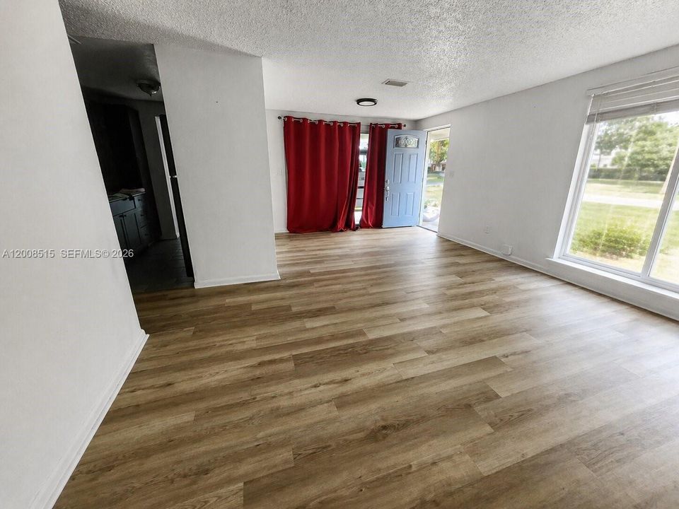 Недавно продано: $195,000 (4 спален, 2 ванн, 1598 Квадратных фут)