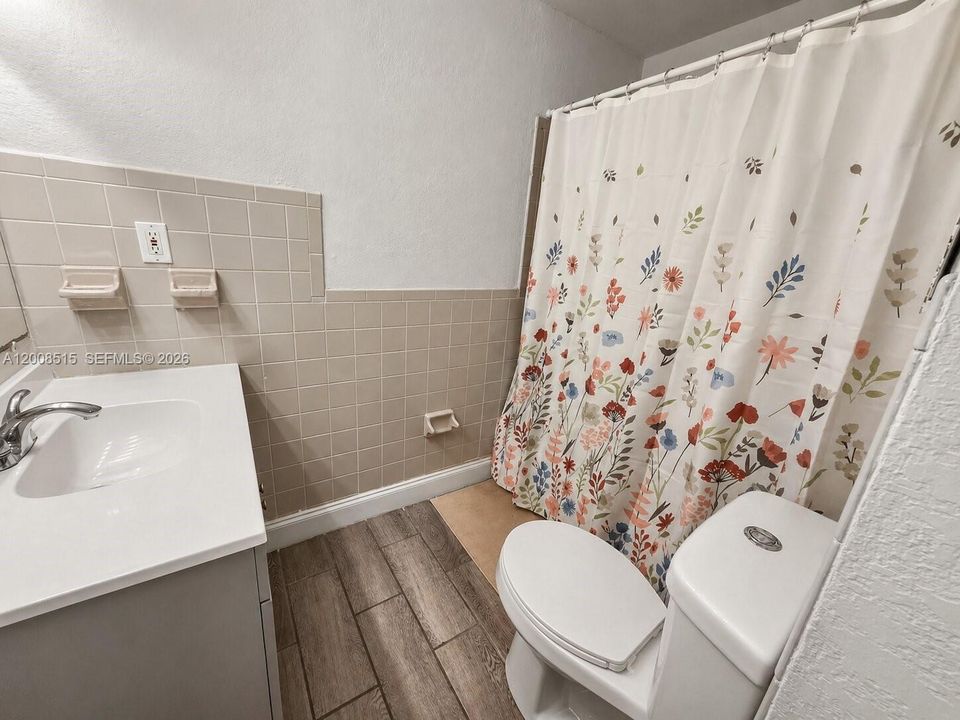 Недавно продано: $195,000 (4 спален, 2 ванн, 1598 Квадратных фут)