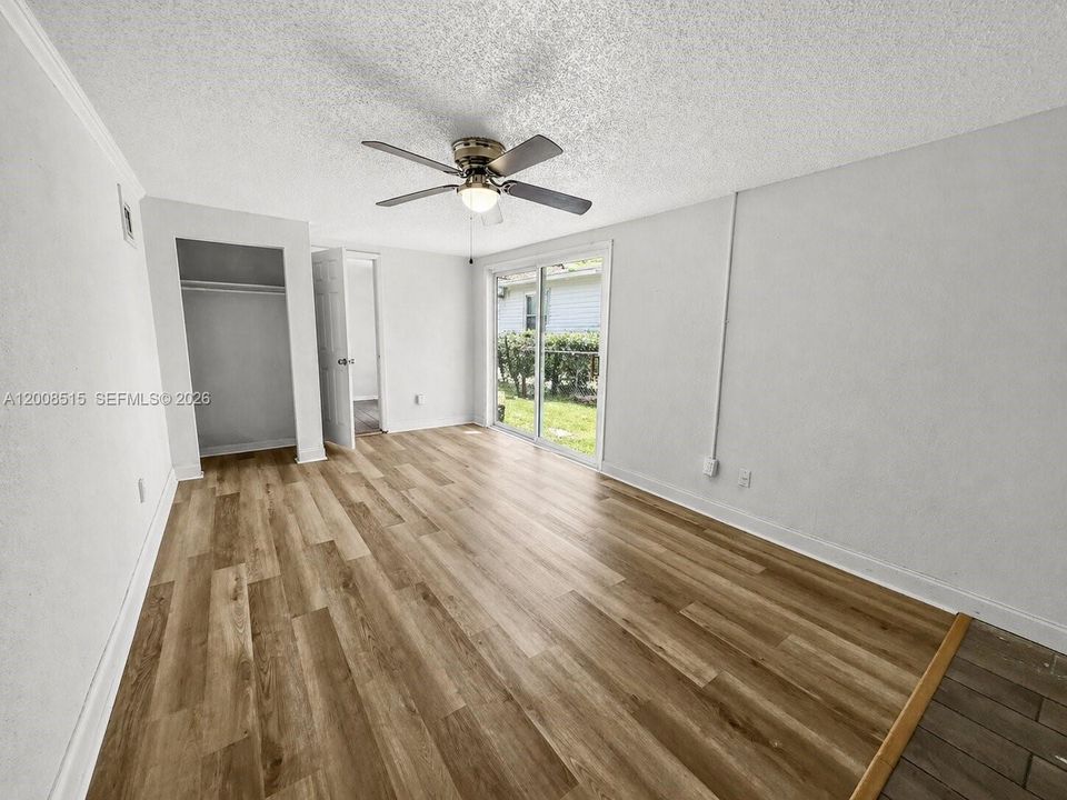 Недавно продано: $195,000 (4 спален, 2 ванн, 1598 Квадратных фут)
