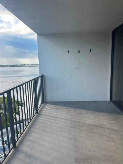 For Sale: $458,000 (1 beds, 2 baths, 868 Square Feet)