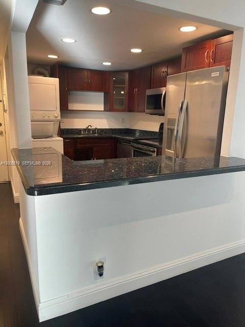For Sale: $458,000 (1 beds, 2 baths, 868 Square Feet)