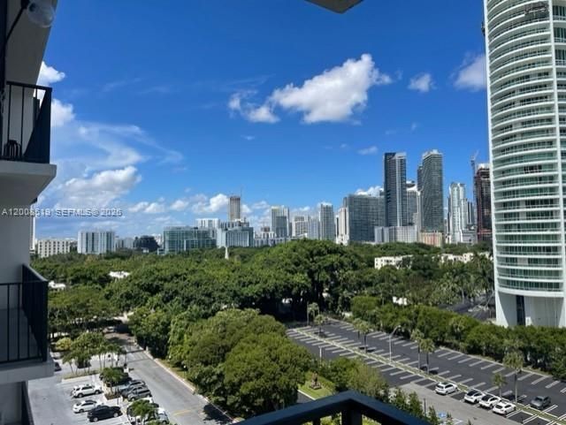 For Sale: $458,000 (1 beds, 2 baths, 868 Square Feet)
