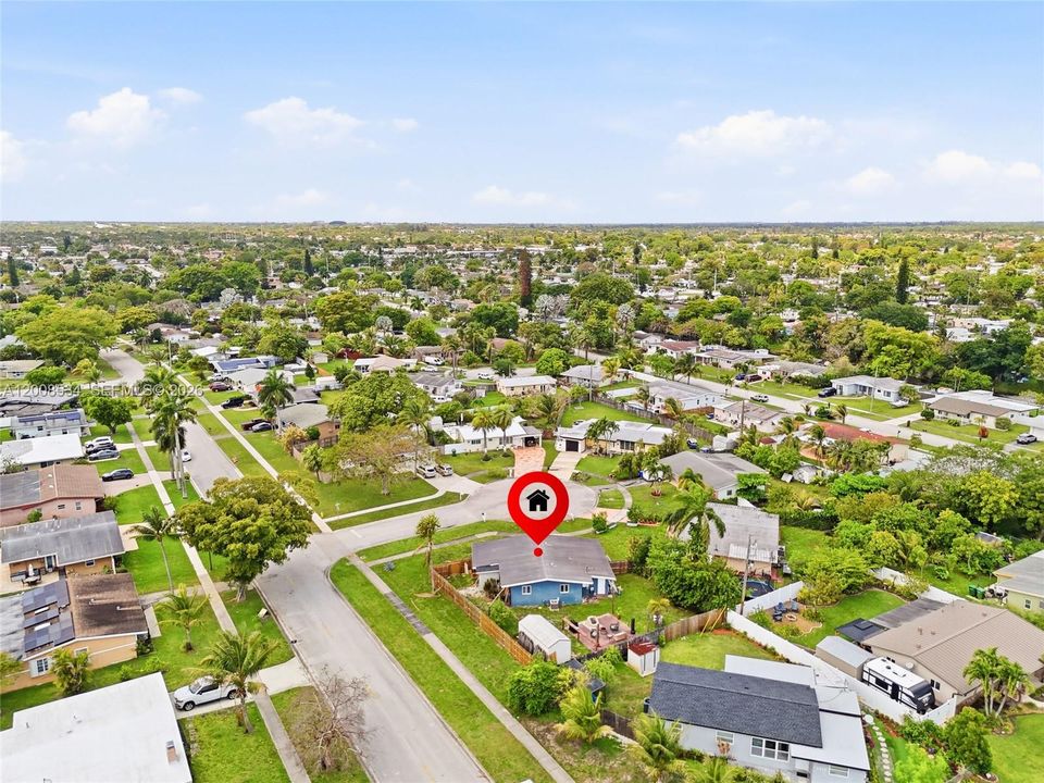 Active With Contract: $3,300 (4 beds, 2 baths, 1236 Square Feet)