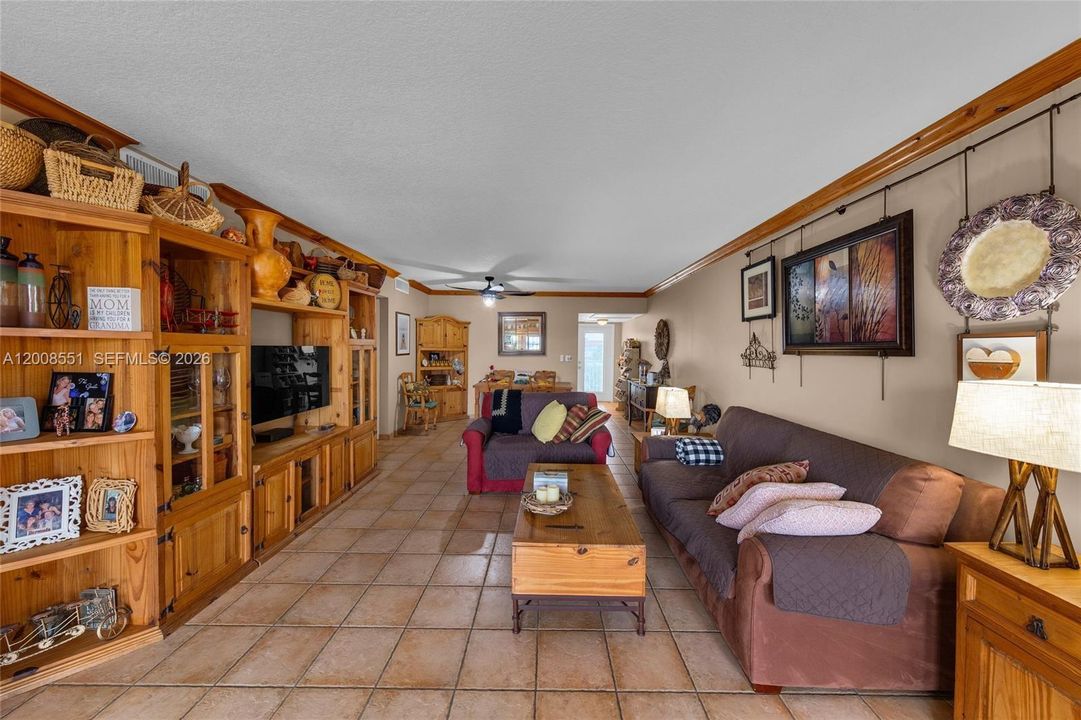 For Rent: $3,500 (2 beds, 2 baths, 1020 Square Feet)